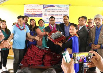 लायन्स क्लब अफ पोखरा ब्लु स्काईद्वारा विद्यार्थीहरुलाई शैक्षिक सामाग्री तथा पोशाक वितरण