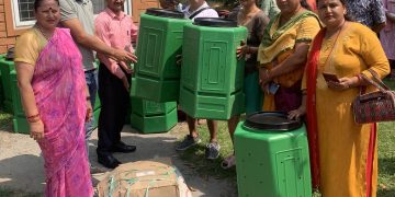 पोखरा ६ बैदाममा कम्पोष्ट बिन र कुटो वितरण