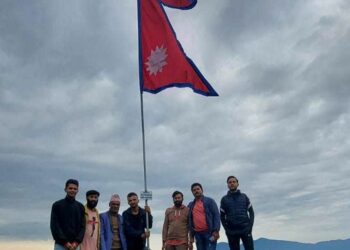 नेपालको झन्डा राख्दै कास्कीकोट नेविसंघ