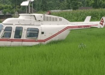 बिरामी बोकेर हिडेको हेलिकप्टर माैसम खराबीका कारण आकाश्मिक खेतमा अवतरण