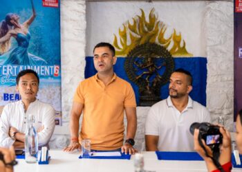 रेन्टरटेनमेन्ट : संगीत, फेशन सो र झरीको फ्युजन