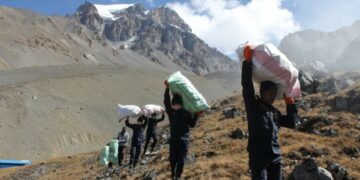 थोरङ ला पास क्षेत्रमा सरसफाइ अभियान सञ्चालन