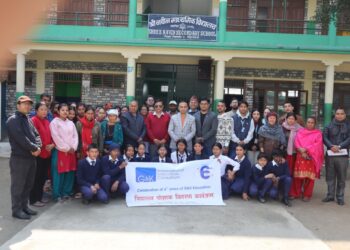 नविन माविमा जि एण्ड के एजुकेशनद्धारा पोशाक वितरण