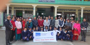 नविन माविमा जि एण्ड के एजुकेशनद्धारा पोशाक वितरण