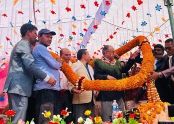 माओवादी अध्यक्ष प्रचण्डलाई ७१ केजीको माला लगाइ सम्मान