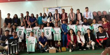 पोखरा लेडी जेसिजद्वारा हक्की खेल सामाग्री वितरण