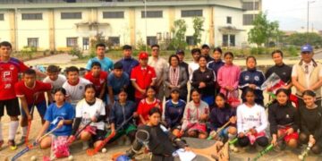 पोखरामा प्रशिक्षणरत महिला हक्की खेलाडीलाई खेल पोशाक वितरण
